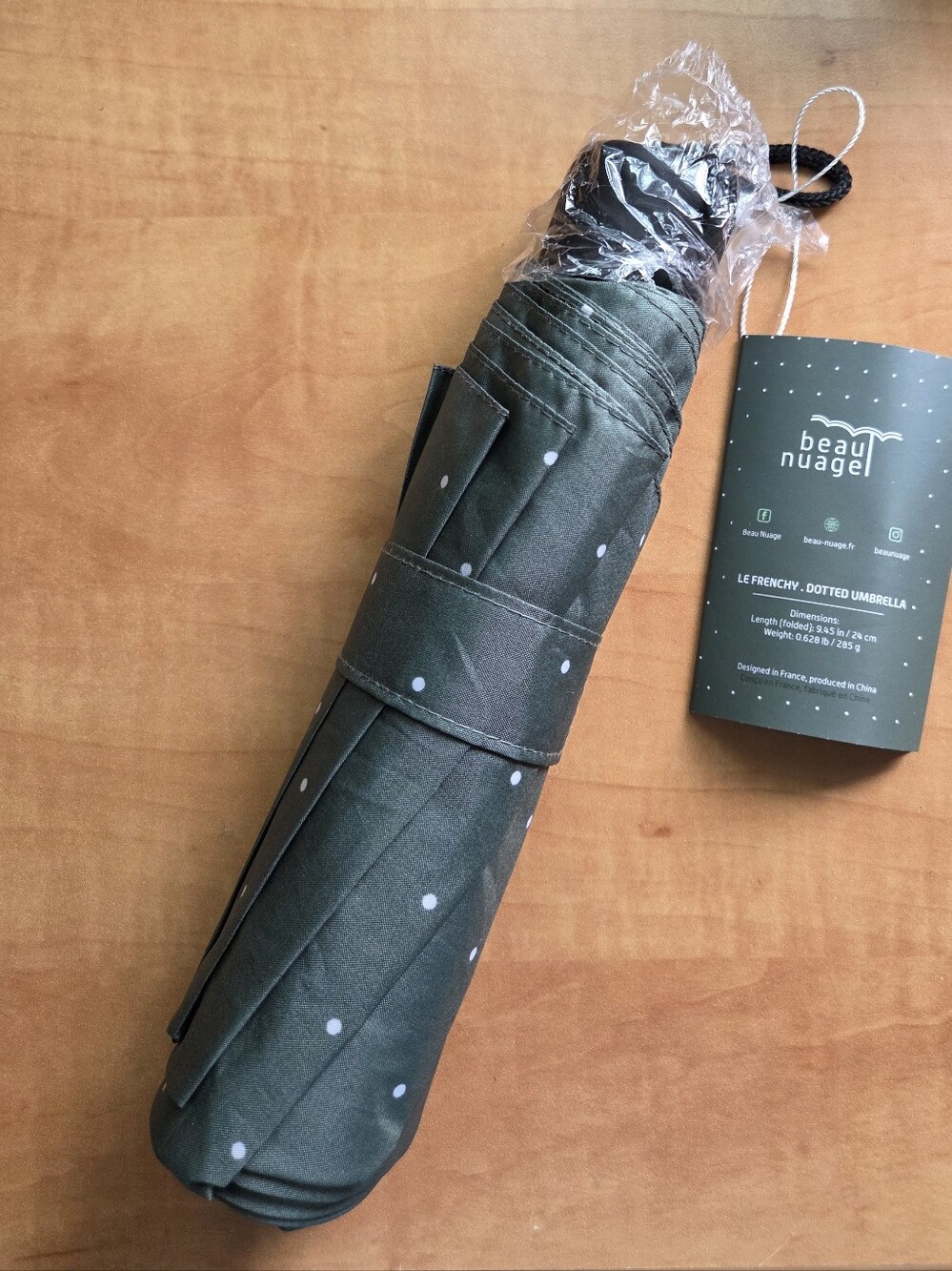 NWT Beau Nuage Le Frenchy compact umbrella featuring a dotted hunter green